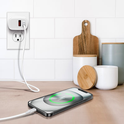 Nicole Miller Universal Rapid Charging Bundle - White